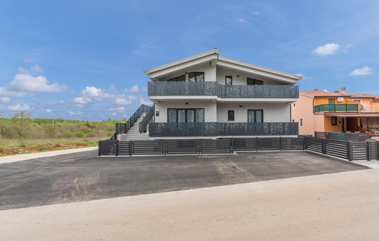 Apartmani Natalija โปเรช ภายนอก รูปภาพ