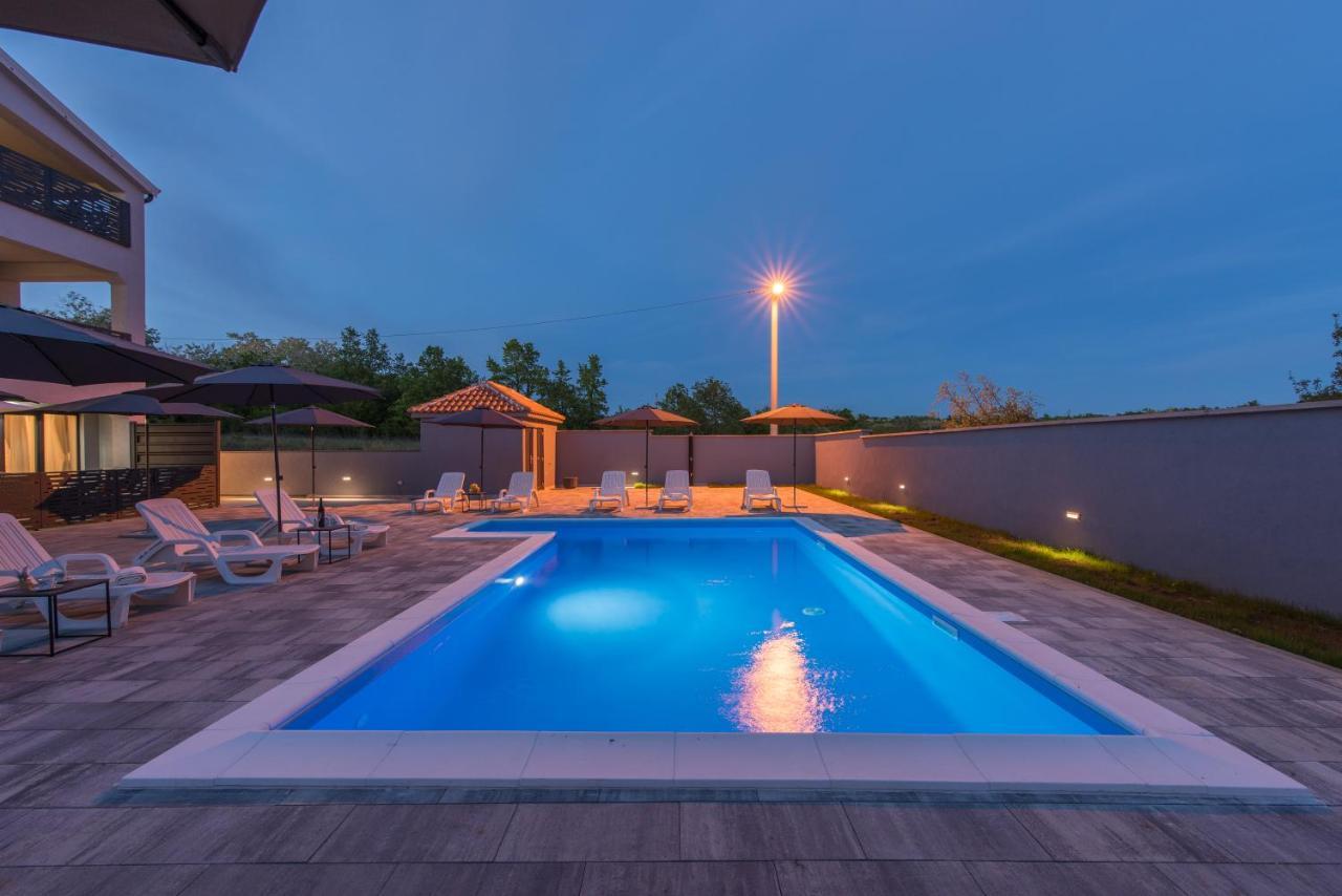 Apartmani Natalija โปเรช ภายนอก รูปภาพ