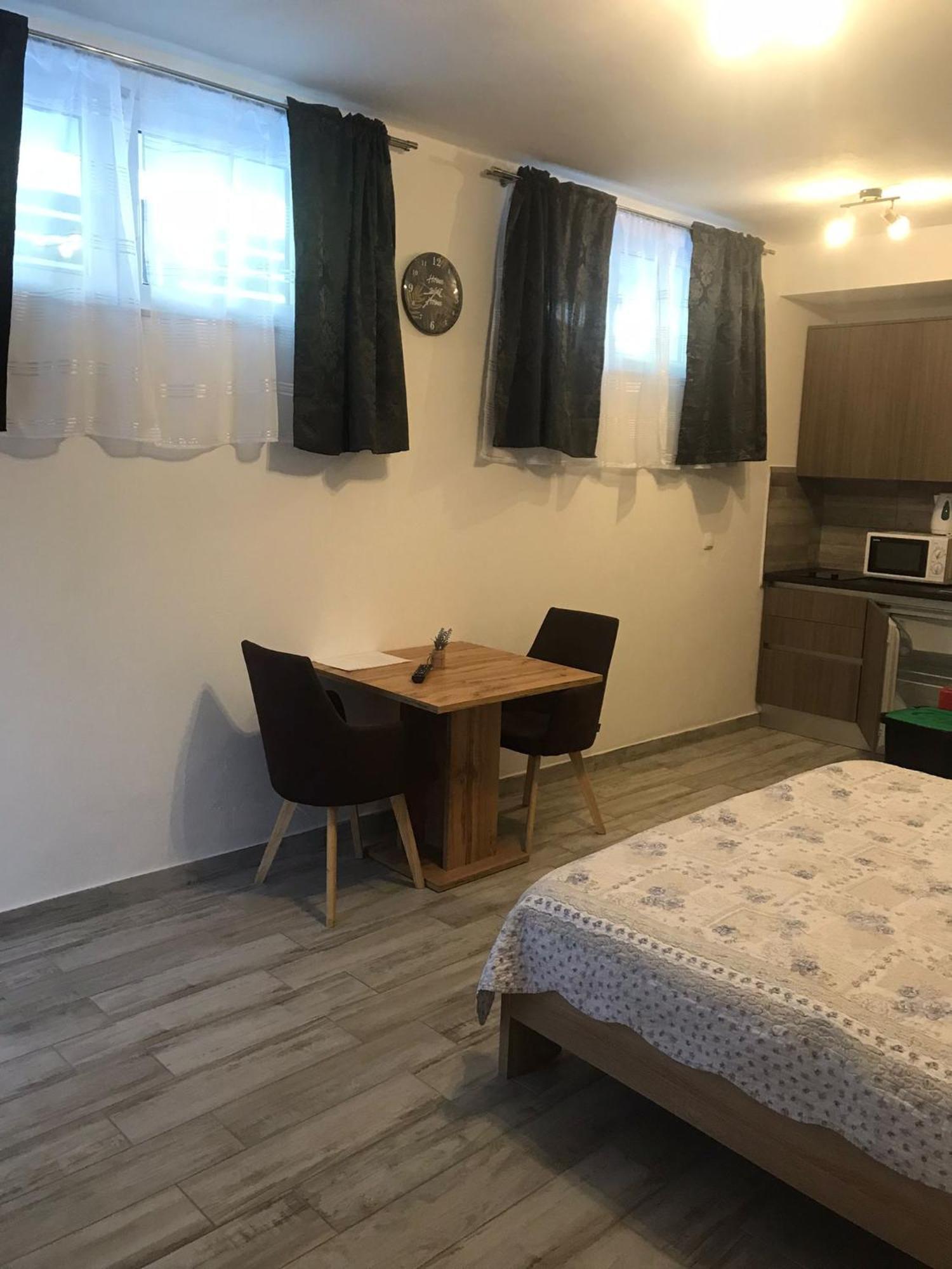 Apartmani Natalija โปเรช ภายนอก รูปภาพ