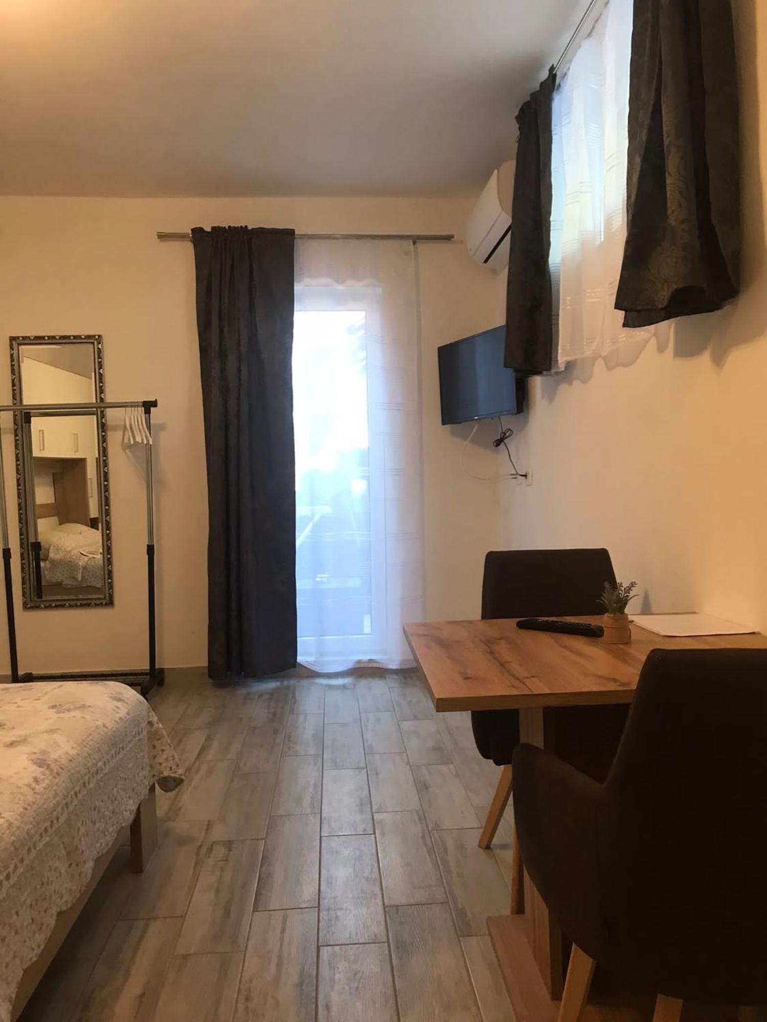 Apartmani Natalija โปเรช ภายนอก รูปภาพ